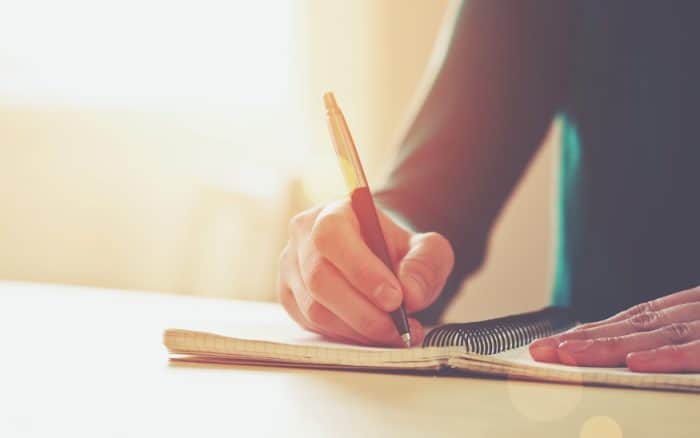 Also los: Stift in die Hand und "Automatisch Schreiben". Die vielleicht einfachste Kreativ-Übung in diesem Sternensystem.